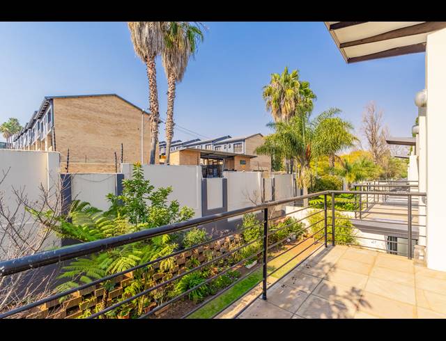 3 BEDROOM TOWNHOUSE FOR SALE IN BRYANSTON